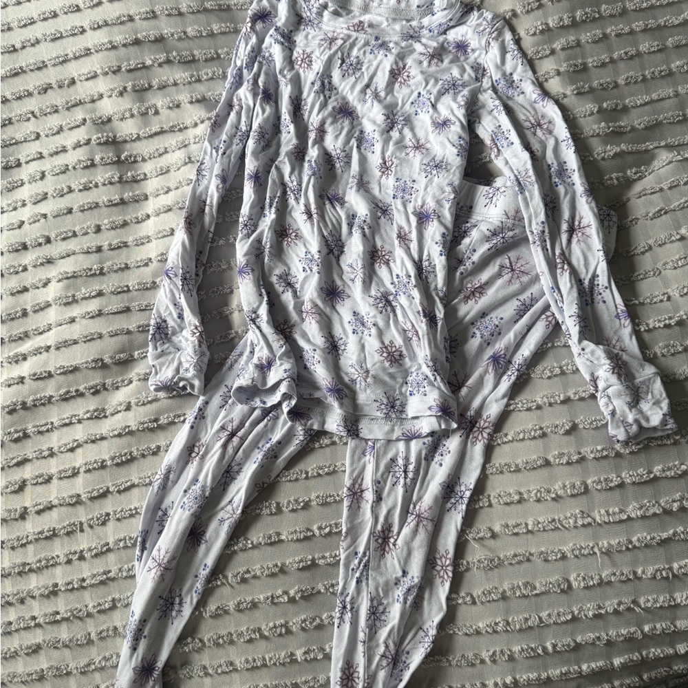 Kids White Snowflake Long-Sleeve Pajama Set with Purple Accents